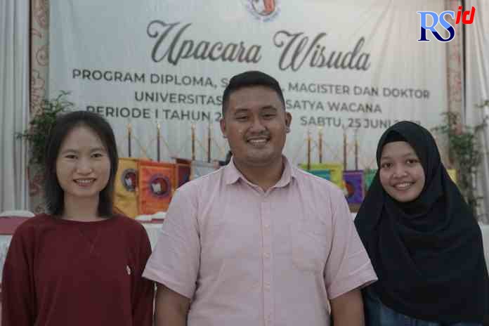 BERPRESTASI : Dari kiri, Stephany Octaviani Ngesthi, M Sulthan Arkana dan Artanti Inez Tanggraeni, tiga lulusan UKSW yang menekuni penelitian dan cetak beragam prestasi. (DOK Universitas Kristen Satya Wacana)