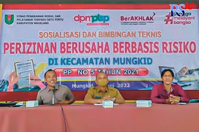 Para narasumber dalam sosialisasi implementasi perizinan berusaha berbasis risiko di Aula Kecamatan Mungkid Senin (20/6). (Istimewa)