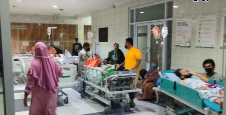 Pasien RS Pelita Anugerah Mranggen saat dievakuasi ke rumah sakit lain. (Istimewa)