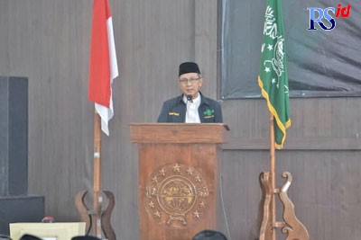 Ketua PCNU Kabupaten Batang Achmad Taufiq meluncurkan Baitul Taaruf di gedung PCNU Kabupaten Batang, Minggu (17/7). (Istimewa)