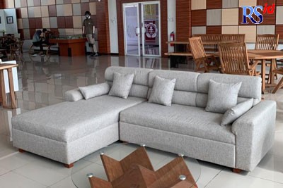 Beragam produk furniture dan craft hasil produks mahasiswa POLIFURNEKA,Kendal, yang siap ditampilkan dalam FURNECRAFT EXPO 2022. (Istimewa)