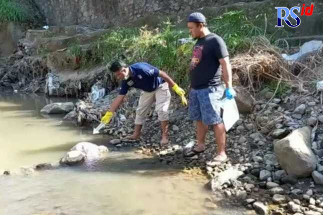 Lokasi kedua titik temuan potongan tubuh manusia di Sungai Wonoboyo, Bergas, Kabupaten Semarang, Senin (25/7). (MARIA NOVENA/JAWA POS RADAR SEMARANG)