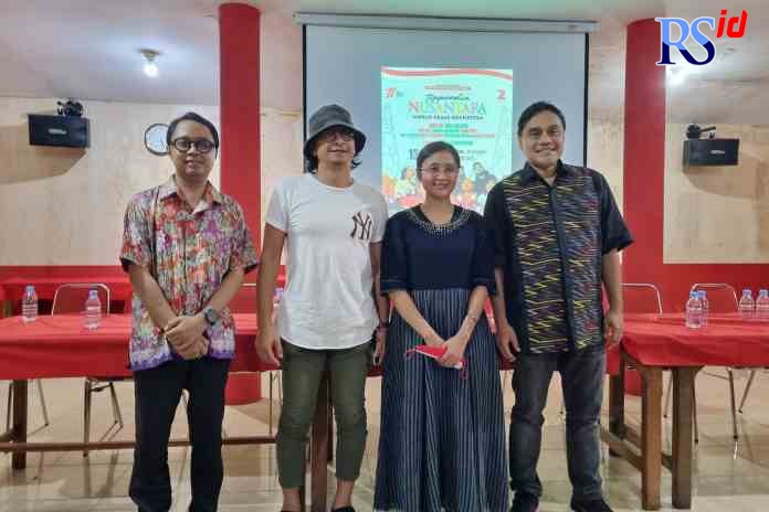 HUT JATENG : Konduktor Dwiki Dharmawan dan jajaran seniman musik saat konferensi pers di Klenteng Sam Poo Kong, Jumat (12/8). (TITIS ANIS FAUZIYAH/JAWA POS RADAR SEMARANG)
