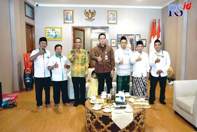 Bupati Kendal, Dico M Ganinduto saat menerima audiensi SGN Kendal di Rumah Dinasnya, kemarin. (BUDI SETIYAWAN/JAWA POS RADAR SEMARANG)