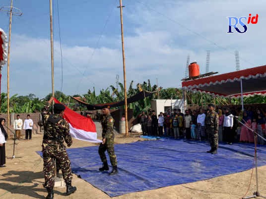 Ribuan warga Kaliwungu Selatan tumplek blek mengikuti jalan sehat okeh Kanzus Sholawat Kaliwungu Rabu (17/8). (DEVI KHOFIFATUR RIZQI/ JAWA POS RADAR SEMARANG)