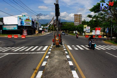 Perempatan Jalan Lingkar Salatiga (JLS) diyakini dijaga makhluk tak kasat mata. (GALLIS ROSYID ARDANU/JAWA POS RADAR SEMARANG)