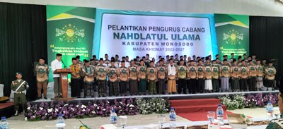 Para pengurus PCNU Kabupaten Wonosobo saat dilantik untuk masa jabatan 5 tahun mendatang. (Istimewa)