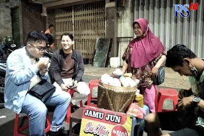 Jamu Jun, minuman khas pesisir Semarang, Demak dan Jepara, bakal bisa di nikmati saat berkunjung ke pasar Semawis, Semarang.&nbsp;