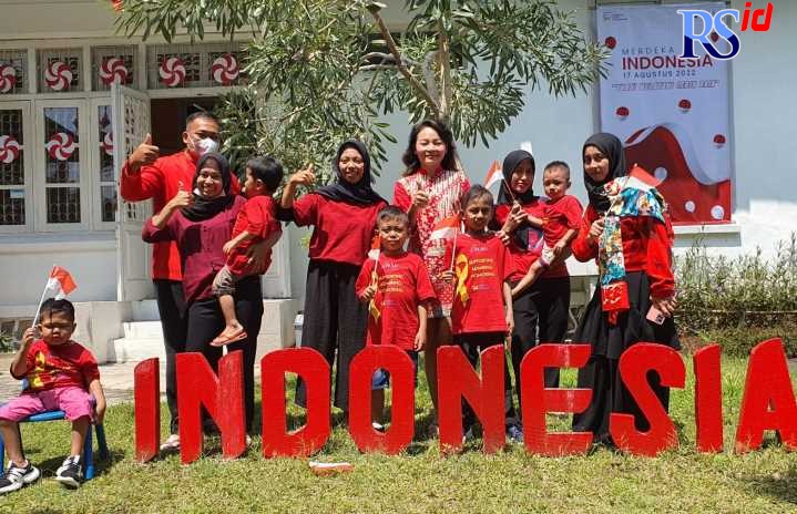 Pasien kanker anak bersama orang tua dan pengelola Yayasan Kasih Anak Kanker Indonesia (YKAKI) Cabang Semarang. (Istimewa)