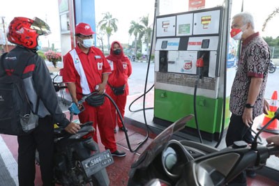 Gubernur Jateng Ganjar Pranowo memantau SPBU Tireman, Kecamatan Rembang Kota pada Selasa (6/9) usai pemerintah menaikkan harga BBM bersubsidi. (Istimewa)