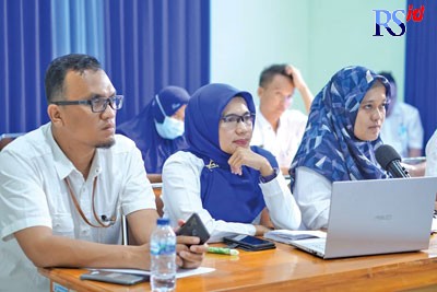 Direktur RSUD Kajen saat mengikuti kegiatan Simulasi Survei Akreditasi RSUD Kajen secara daring, Kamis (23/9).  (Istimewa)