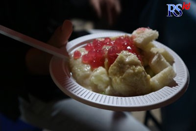 Es Conglik varian durian yang campur alpukat. (AKHSANI ALFANIA/ JAWA POS RADAR SEMARANG)