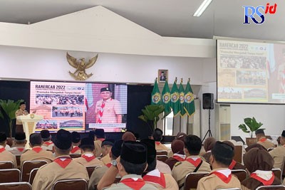 Bupati Kendal Dico M. Ganinduto saat menghadiri Rakercab Pramuka Kendal. (DEVI KHOFIFATUR RIZQI/ JAWA POS RADAR SEMARANG)