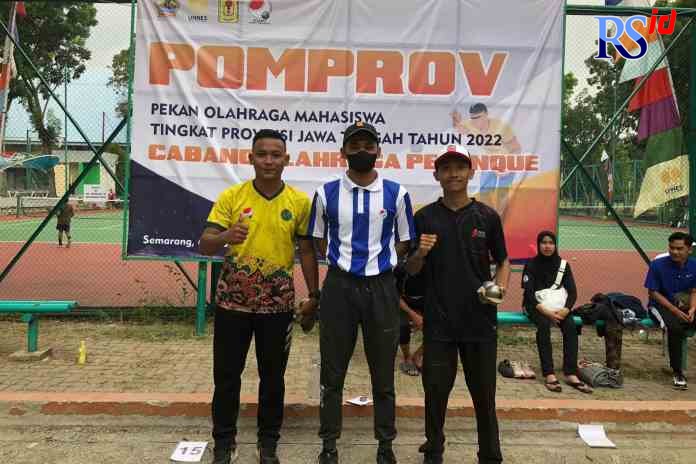 MEMBANGGAKAN: Atlet Petanque Kabupaten Pekalongan Adi Sapto (kuning) sabet medali emas Pomprov Jateng. (IST)