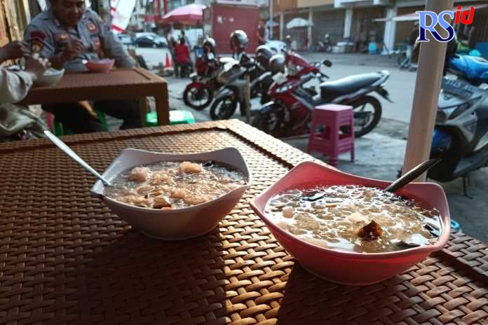 Es marem Bu Ning Semarang yang tetap menjaga cita rasa dan menjadi buruan pecinta kuliner. (Ahmad Sholahuddin/ Jawa Pos Radar Semarang)