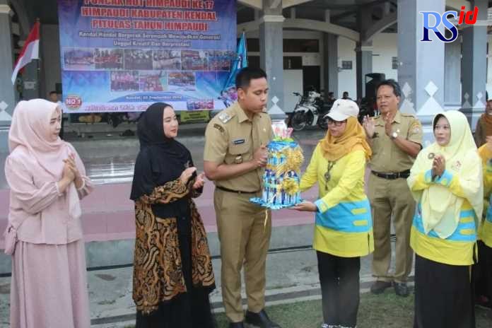 Bupati Kendal Dico M. Ganinduto saat menghadiri HUT ke-17 Himpaudi tingkat Kabupaten Kendal. (Istimewa)