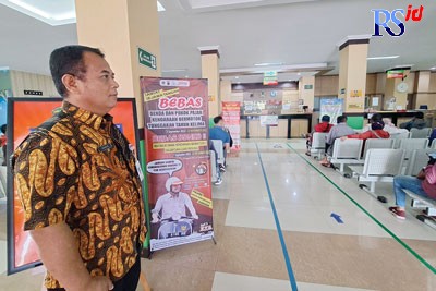 Suasana Samsat Ungaran Kabupaten Semarang saat melayani Pembayaran Pajak Kendaraan Kamis (15/9). (Maria Novena/Jawa Pos Radar Semarang)