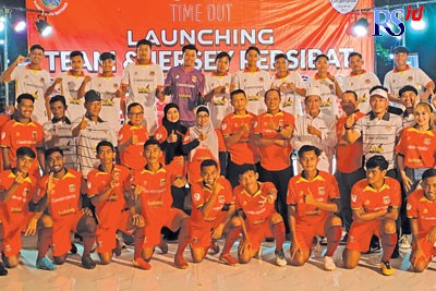 Skuad Persibat dikenalkan usai peluncuran jersey untuk kompetisi Liga 3 Jawa Tengah. (RIYAN FADLI/JAWA POS RADAR SEMARANG)