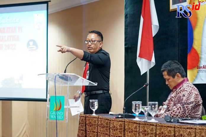 Pj Wali Kota Salatiga Sinoeng N. Rachmadi saat acara Pelatihan Kepemimpinan Administrator. (Dhinar Sasongko/Jawa Pos Radar Semarang)