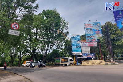 Penataan dan pemanfaatan tata ruang di ruang publik cukup berpengaruh pada tata wajah kota Demak. Seperti penataan ruang yang dipenuhi reklame disudut kota. Ini menjadi salah satu tugas dari tim penataan ruang setempat. (Wahib Pribadi/Jawa Pos Radar Semar