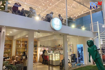 Konsep Bloomery Cake & Patisserie Semarang yang begitu indah dan nyaman untuk nongkrong. (Vatrischa Putri Nur Sutrisno/Jawapos Radar Semarang)