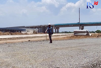 Jembatan persimpangan arah exit tol Kendaldoyong dan jalur terusan ke arah Kudus yang sudah nyaris rampung. (Wahib Pribadi/Jawa Pos Radar Semarang)