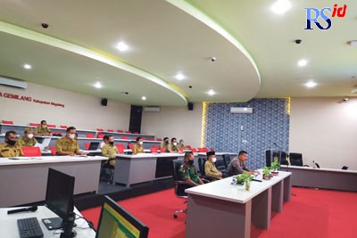 Sekda Kabupaten Magelang Adi Waryanto bersama OPD terkait dalam rakor pengendalian inflasi di daerah, kemarin (24/10). (Istimewa)