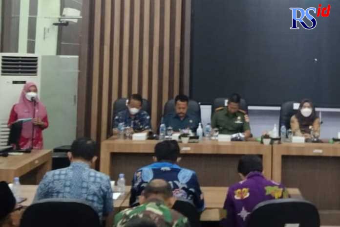 Bupati Demak dr Eistianah dan Forkopimda dalam sarasehan bersama menghadapi pilkades serentak di ruang Bina Praja. (Wahib Pribadi/Jawa Pos Radar Semarang)