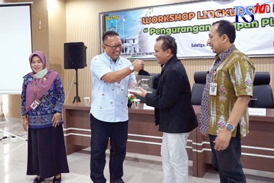 Pj Wali Kota Sinoeng N Rachmadi bakal mengeluarkan larangan penggunaan kantong plastik. (Dhinar Sasongko/Jawa Pos Radar Semarang)