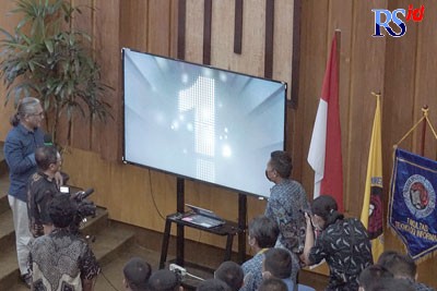 Rektor UKSW mengajak civitas akademik FTI untuk merenungkan bersama perjalanan FTI selama 19. (Dhinar Sasongko/Jawa Pos Radar Semarang)