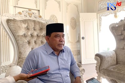 Wabup Kendal Windu Suko Basuki memberikan klarifikasi adanya dugaan praktek jual beli jabatan. (DEVI KHOFIFATUR RIZQI/ JAWA POS RADAR SEMARANG)