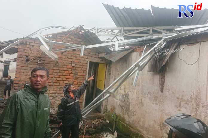Sejumlah rumah warga Desa Tanjungsari, Kecamatan Tlogomulyo, Temanggung rusak akibat diterjang puting beliung. (Istimewa)