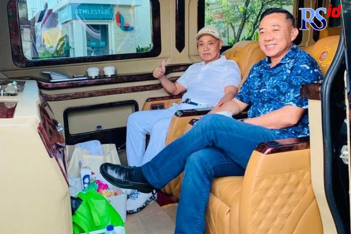 Founder BPR Arto Moro Dr H Subyakto SH MH MM bersama founder BPR Lestari Group Alex P Chandra membahas kolaborasi dan sinergi antar BPR di Indonesia.  (Istimewa)