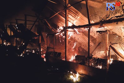 Api membakar kandang ayam milik Rida Adi Anggela di Dusun Gagan RT 03 RW 02, Desa Bligo, Kecamatan Ngluwar pada Rabu malam (26/10). (Istimewa)