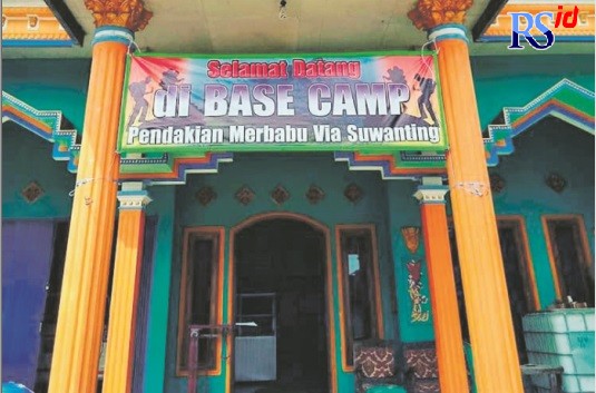 RAMAI SAAT WEEKEND : Basecamp Suwanting Banyuroto, Kecamatan Sawangan menerima pendaftaran pendakian Gunung Merbabu secara online.  (M. Iqbal Amar/Jawa Pos Radar Magelang)