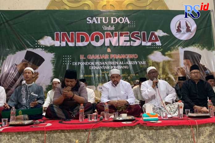 Di Jombang, ribuan santri dan warga dengan dipimpin Habaib dan Kiai, mereka melantunkan doa, untuk Ganjar agar bisa menjadi pemimpin negeri ini. (Istimewa)