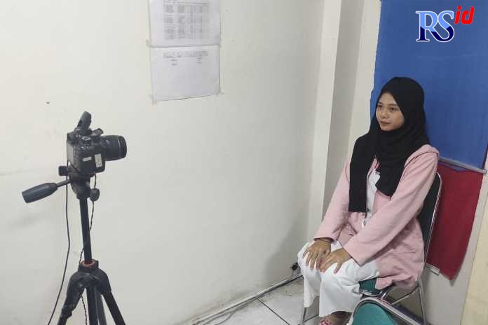 Dukcapil Kota Salatiga membuka layanan Sabtu - Minggu untuk perekaman E-KTP selama bulan Oktober ini. (Dhinar Sasongko/Jawa Pos Radar Semarang)   