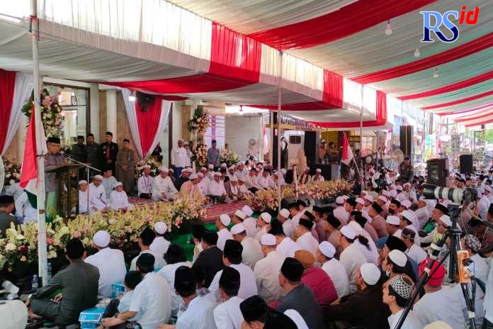 Suasana Maulid Nabi Muhammad SAW Akbar di Kanzus Sholawat, Minggu (30/10). (Riyan Fadli/Jawa Pos Radar Semarang)