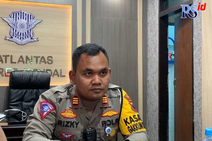 Kasat Lantas Polres Kendal AKP Rizky Widyo Pratomo. (DEVI KHOFIFATUR RIZQI/ JAWA POS RADAR SEMARANG)
