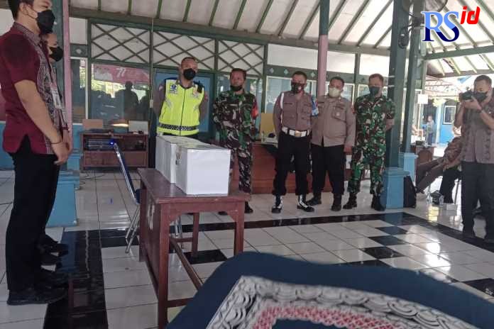 Suasana simulasi pemilihan dalam pilkades di Kecamatan Mranggen. (Wahib Pribadi/Jawa Pos Radar Semarang)