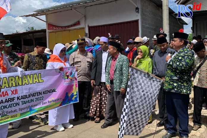 Wakil Bupati Kendal saat melepas pawai ta