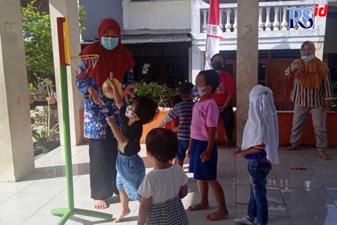 Salah satu kegiatan PAUD di RW 03 Kelurahan Sampangan yang banyak diikuti anak-anak. (Istimewa)