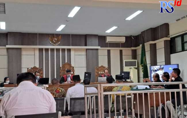 Saksi-saksi meringankan terdakwa kasus suap seleksi perangkat desa Kabupaten Demak di Pengadilan Tipikor Semarang, Senin (10/10). (IDA FADILAH/JAWA POS RADAR SEMARANG)