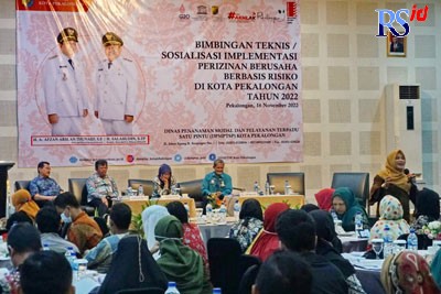 DPMPTSP Kota Pekalongan menggelar Bimtek implementasi perizinan usaha berbasis risiko kemarin (16/11). (Hanafi/jawa Pos Radar Semarang)