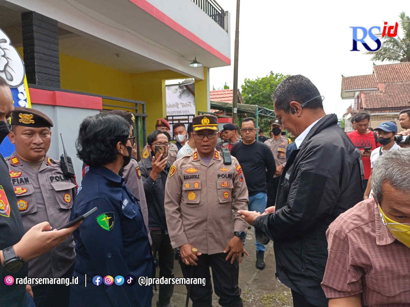 Kombes Djuhandani Rahardjo Puro, Ditreskrimum Polda Jawa Tengah usai melakukan asistensi dan pengecekan di TKP, Selasa (29/11). (ROFIK SYARIF G P/JAWA POS RADAR SEMARANG)
