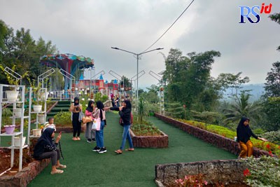 Berbagai wahana di Waykambang Edupark yang memanjakan pengunjung. (RIYAN FADLI JAWA POS RADAR SEMARANG)
