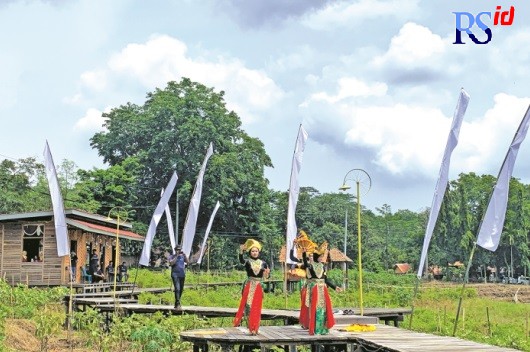 WISATA BARU : Pemkab Kendal meresmikan Wisata alam Bobogan Village di Desa Sidomukti, Weleri, Minggu (6/11). (DEVI KHOFIFATUR RIZQI/ JAWA POS RADAR SEMARANG)