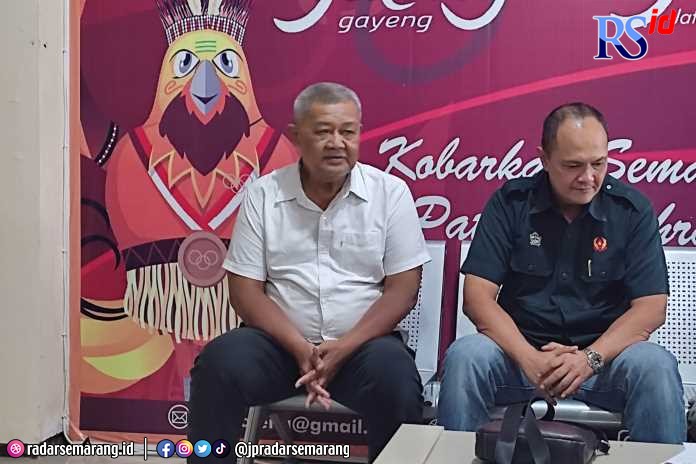 Konferensi Pers Pengurus KONI Jateng terkait dengan Lomba Logo dan Maskot Porprov di Kantor KONI Jateng, Selasa (29/11). (FIGUR RONGGO WASSALIM/ JAWA POS RADAR SEMARANG)