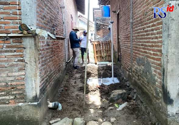 Program sanitasi untuk masyarakat Kabupaten Demak dijalankan Dinputaru Cipta Karya. (Wahib Pribadi/Jawa Pos Radar Semarang)