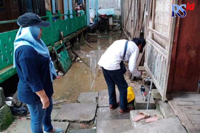 Program hibah air minum juga diperuntukkan bagi warga pesisir Sayung yang terkena bencana rob.(Wahib Pribadi/Jawa Pos Radar Semarang)